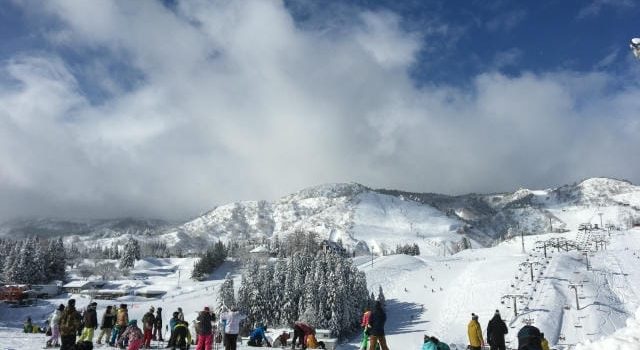 スキーのツアーに参加するときに気をつけるべき点